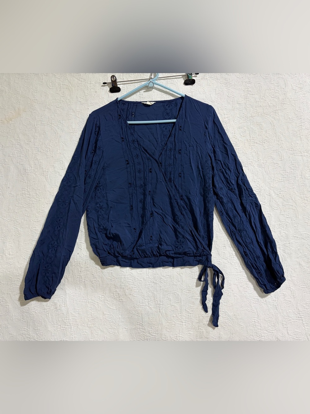 Aeropostale Navy Blue Eyelet Floral Embroidered Wrap Blouse Size Large